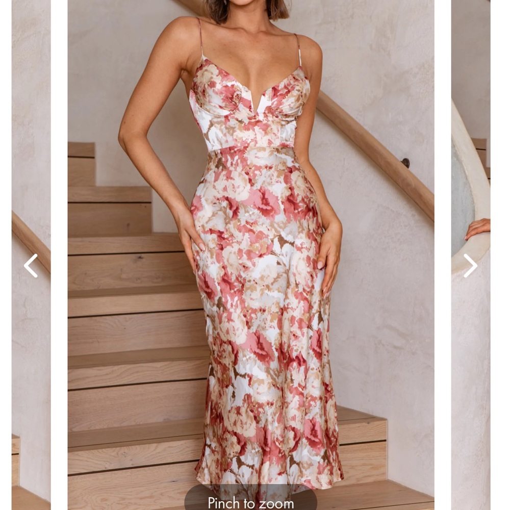 Selfie Leslie Boutique lake como Fitted Floral MIDI Dress - Picture 3 of 10